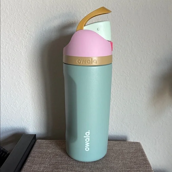 Owala Freesip 12oz and 16oz water Bottles - Picture 4 of 12